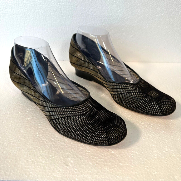 Prevata Mesh Womens 9 Shoes Black Gold Slip On Made in Italy 1-1/4 Platform Heel - Picture 1 of 11